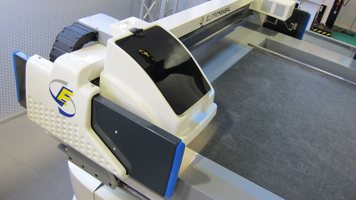 Elitron Diamond 3011 - Plotter per per il taglio automatico della pelle