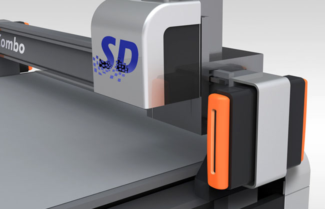 Plotter per per il taglio e la finitura automatica dei materiali grafici
