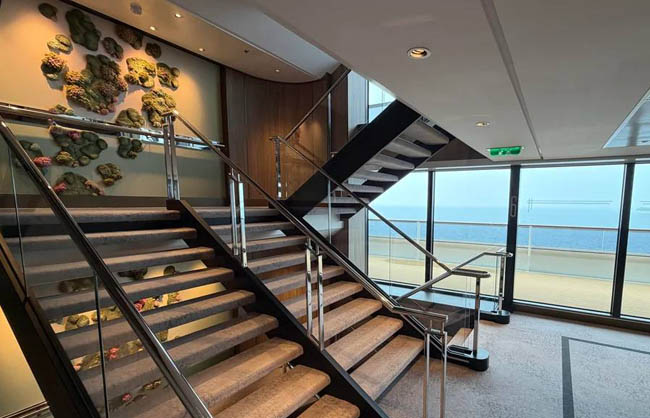 THE RITZ CARLTON YACHT-luminara